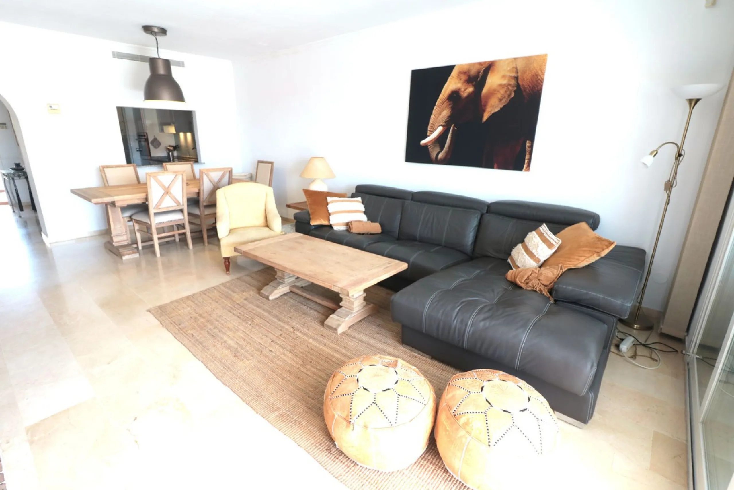 Apartment - Top Floor Apartment в продаже в Estepona, Málaga. В доме 2 спален и 2 ванных комнат. Площадь дома 110 м²