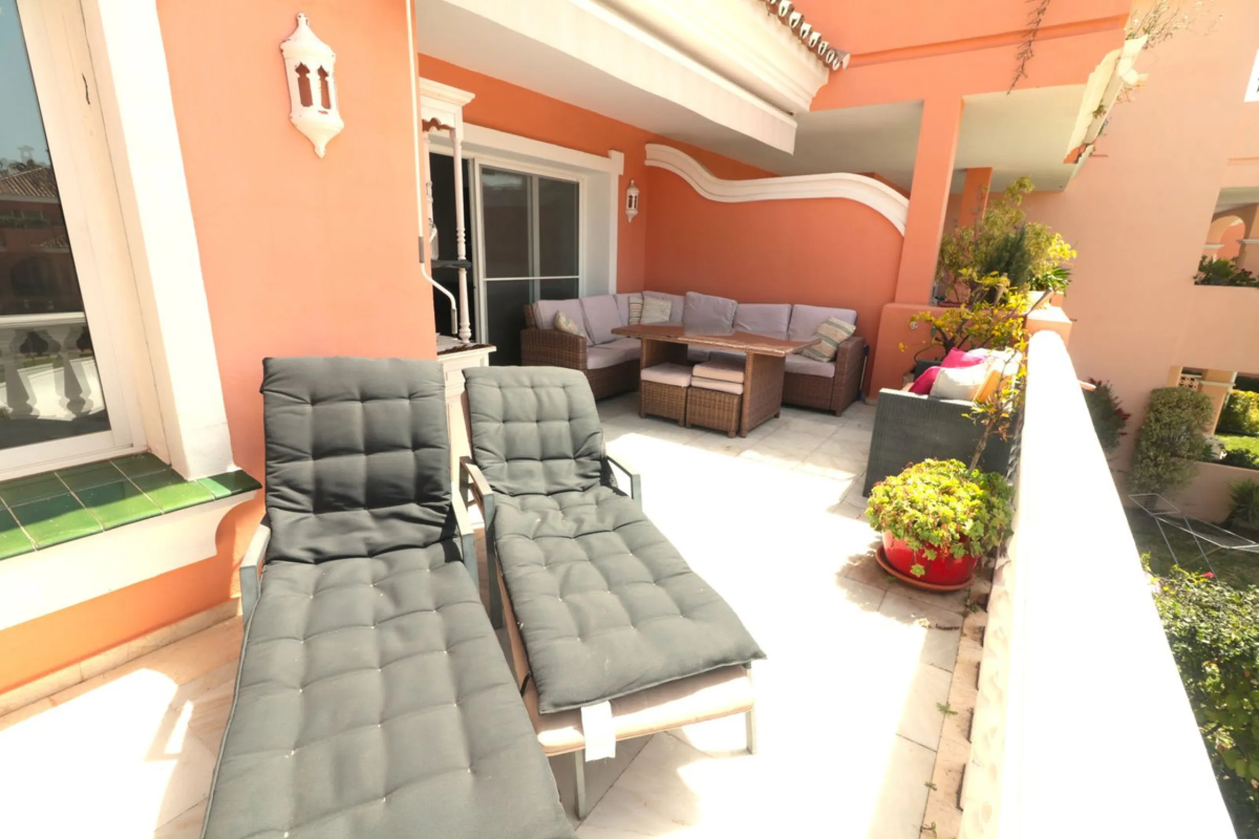 Apartment - Top Floor Apartment в продаже в Estepona, Málaga. В доме 2 спален и 2 ванных комнат. Площадь дома 110 м²