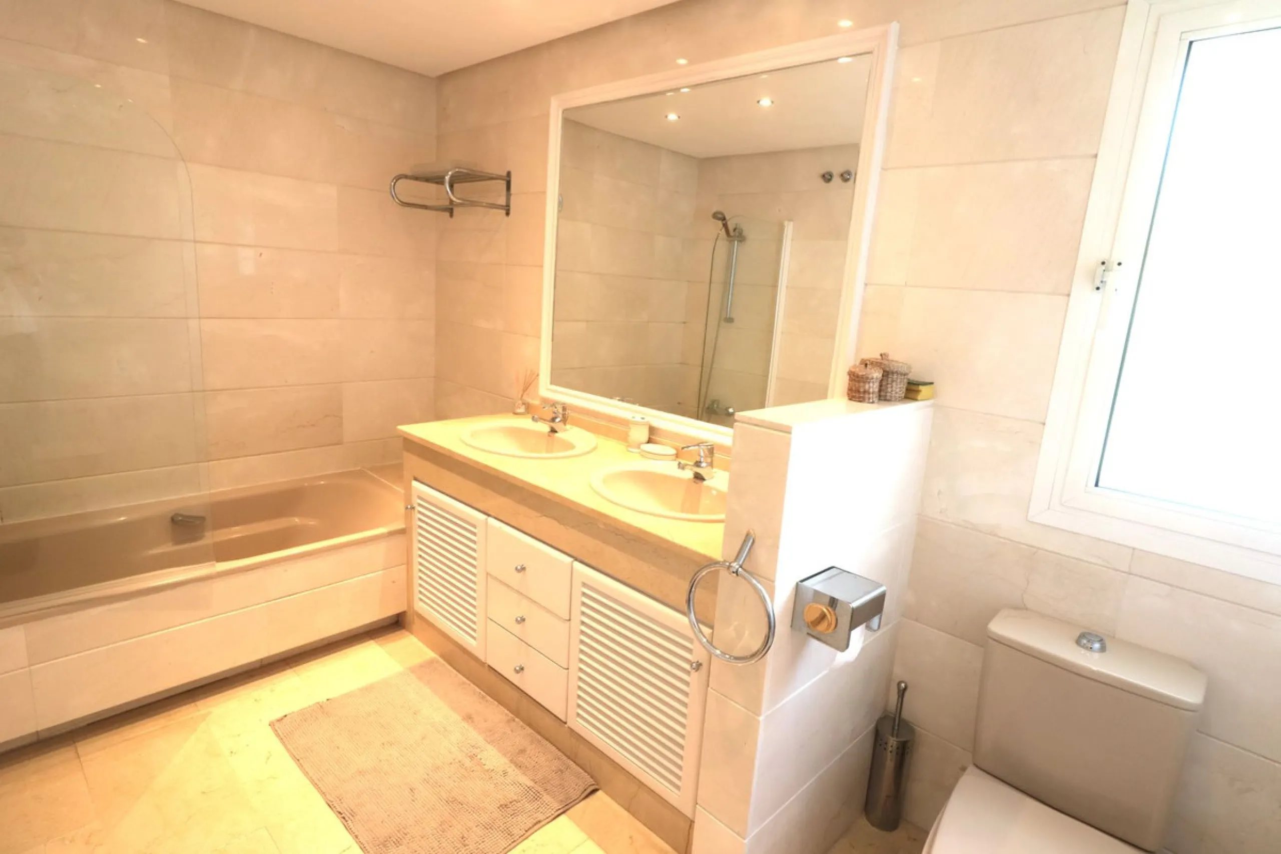 Apartment - Top Floor Apartment в продаже в Estepona, Málaga. В доме 2 спален и 2 ванных комнат. Площадь дома 110 м²