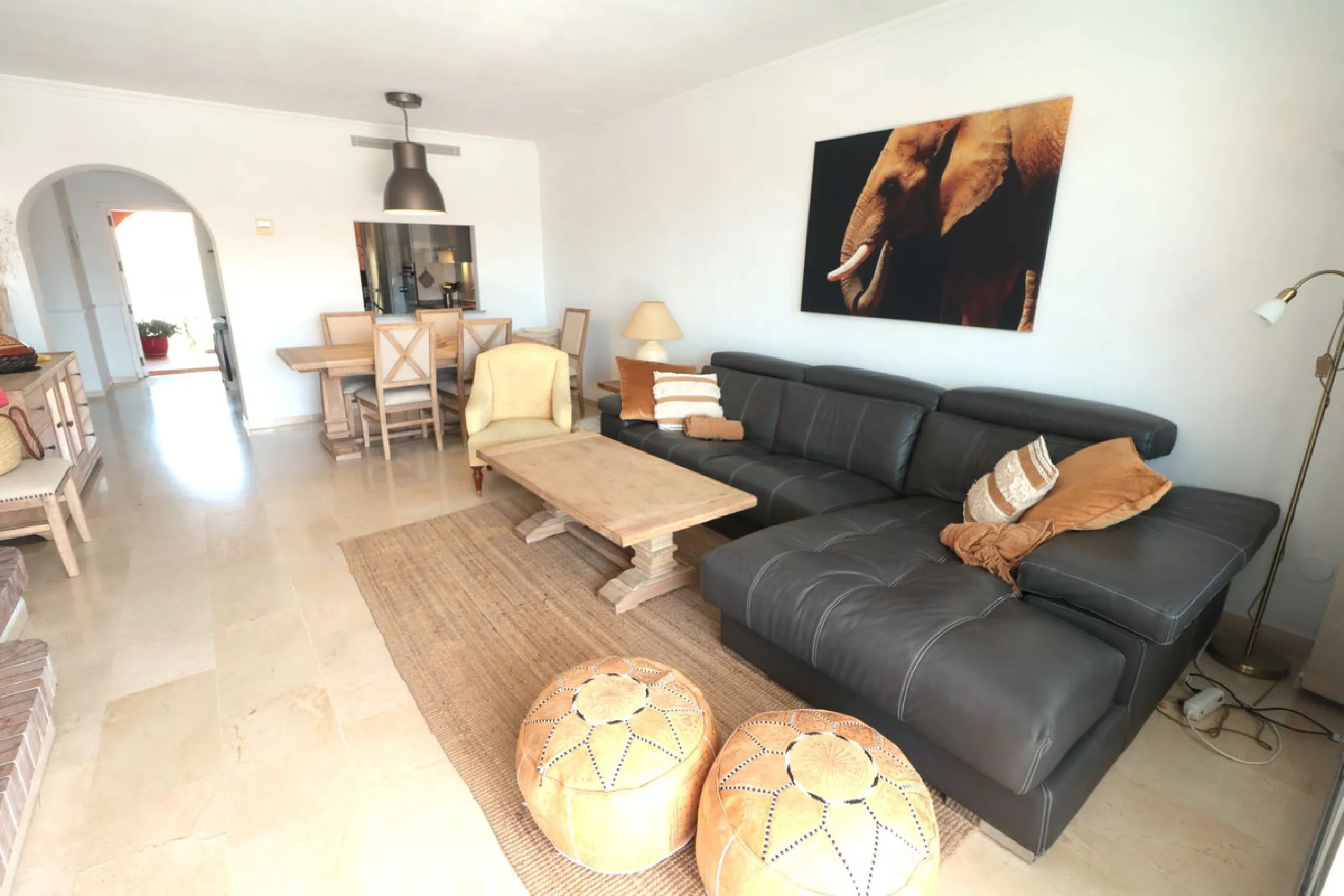 Apartment - Top Floor Apartment в продаже в Estepona, Málaga. В доме 2 спален и 2 ванных комнат. Площадь дома 110 м²