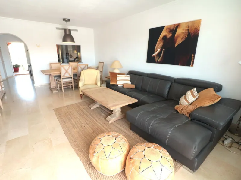 Apartment - Top Floor Apartment в продаже в Estepona, Málaga. В доме 2 спален и 2 ванных комнат. Площадь дома 110 м²
