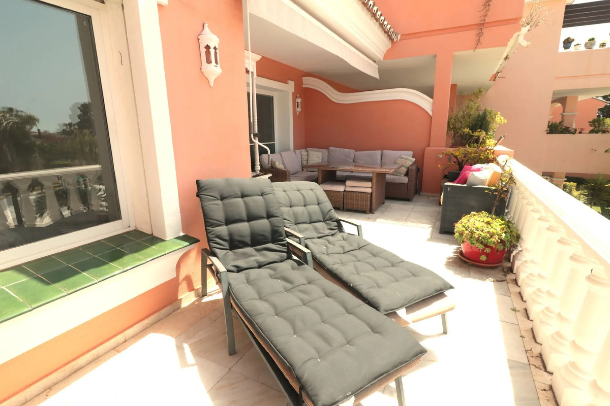 Apartment - Top Floor Apartment в продаже в Estepona, Málaga. В доме 2 спален и 2 ванных комнат. Площадь дома 110 м²