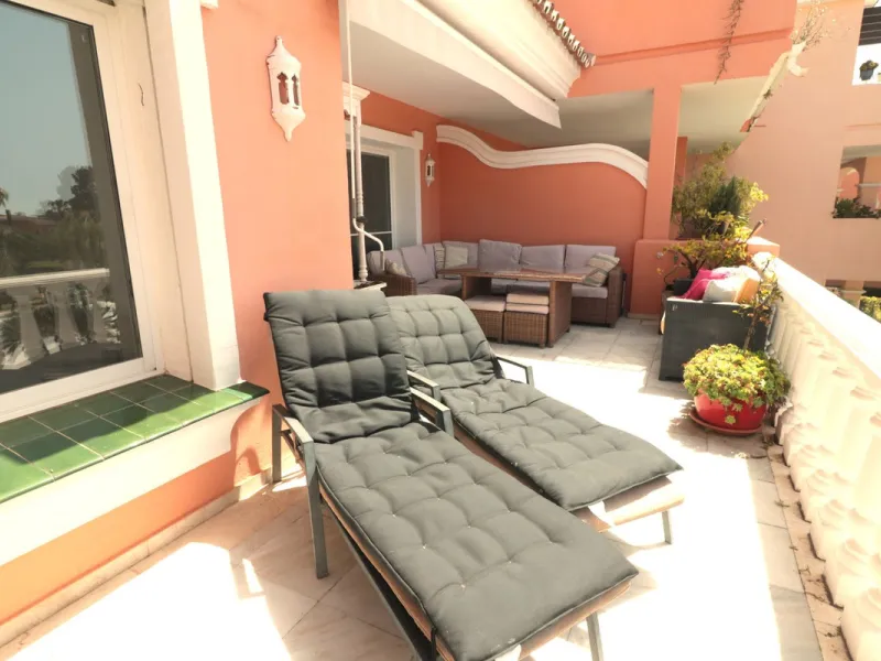 Apartment - Top Floor Apartment в продаже в Estepona, Málaga. В доме 2 спален и 2 ванных комнат. Площадь дома 110 м²
