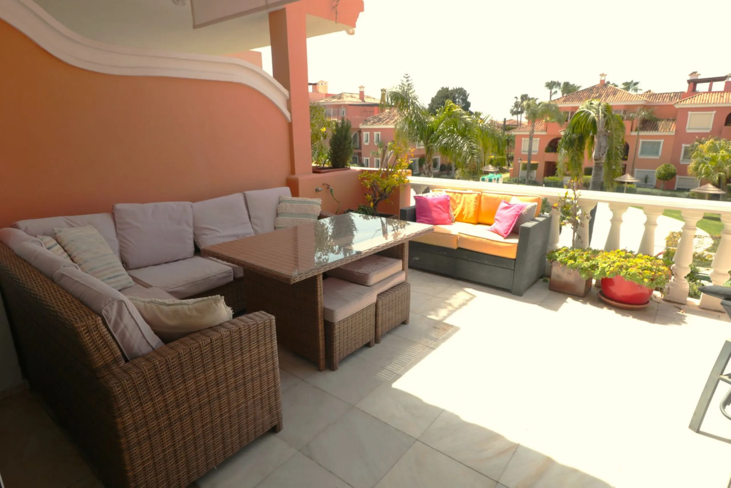 Apartment - Top Floor Apartment в продаже в Estepona, Málaga. В доме 2 спален и 2 ванных комнат. Площадь дома 110 м²