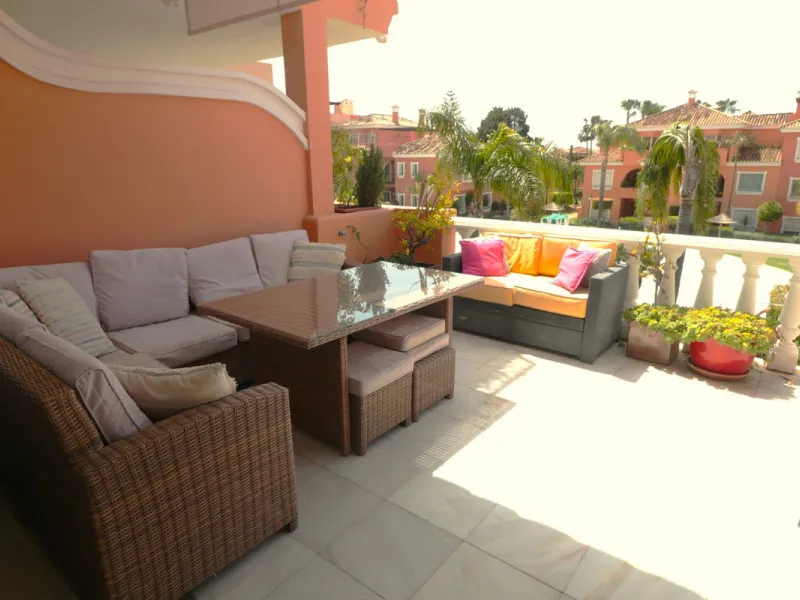 Apartment - Top Floor Apartment в продаже в Estepona, Málaga. В доме 2 спален и 2 ванных комнат. Площадь дома 110 м²