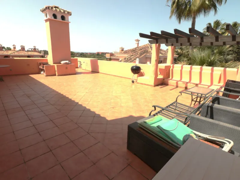 Apartment - Top Floor Apartment в продаже в Estepona, Málaga. В доме 2 спален и 2 ванных комнат. Площадь дома 110 м²