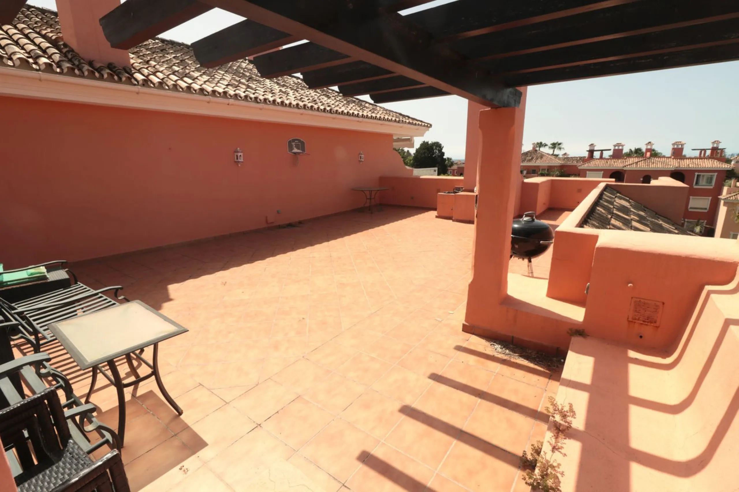 Apartment - Top Floor Apartment в продаже в Estepona, Málaga. В доме 2 спален и 2 ванных комнат. Площадь дома 110 м²