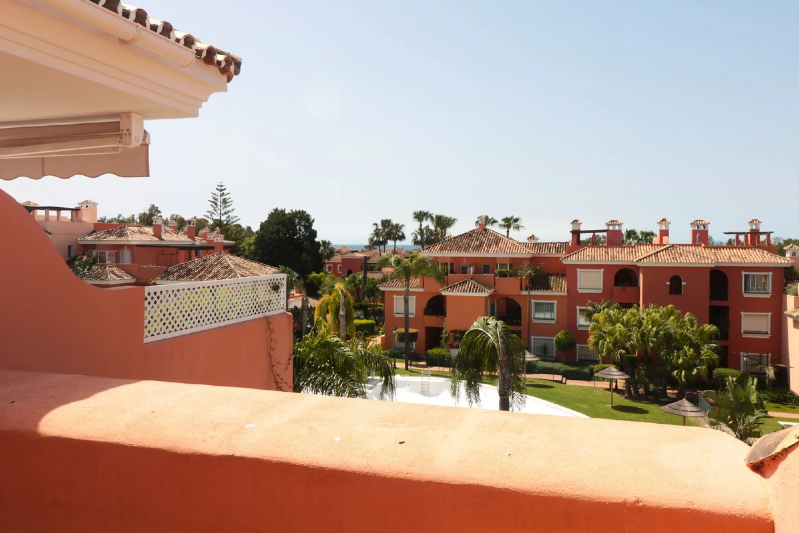 Apartment - Top Floor Apartment в продаже в Estepona, Málaga. В доме 2 спален и 2 ванных комнат. Площадь дома 110 м²