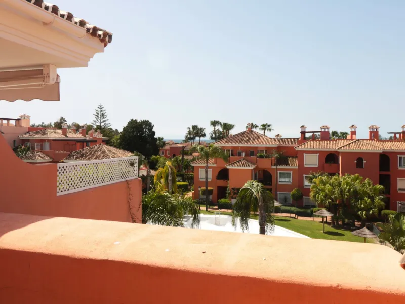 Apartment - Top Floor Apartment в продаже в Estepona, Málaga. В доме 2 спален и 2 ванных комнат. Площадь дома 110 м²
