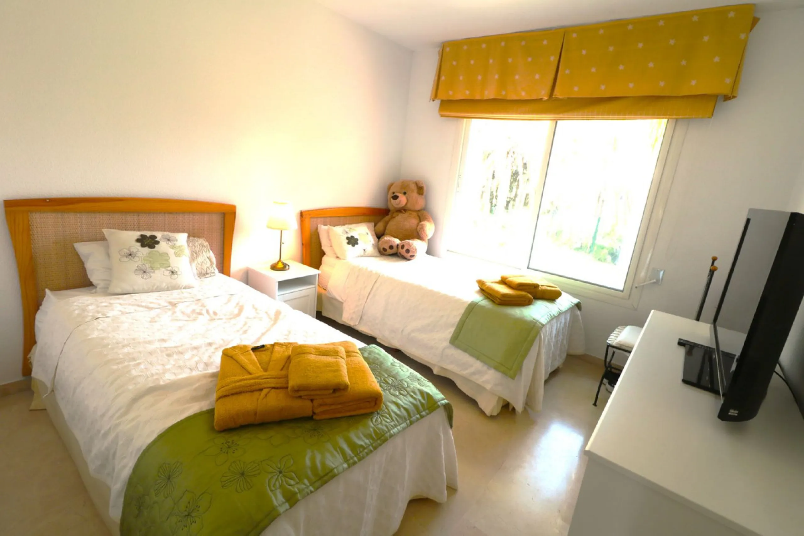 Apartment - Top Floor Apartment в продаже в Estepona, Málaga. В доме 2 спален и 2 ванных комнат. Площадь дома 110 м²