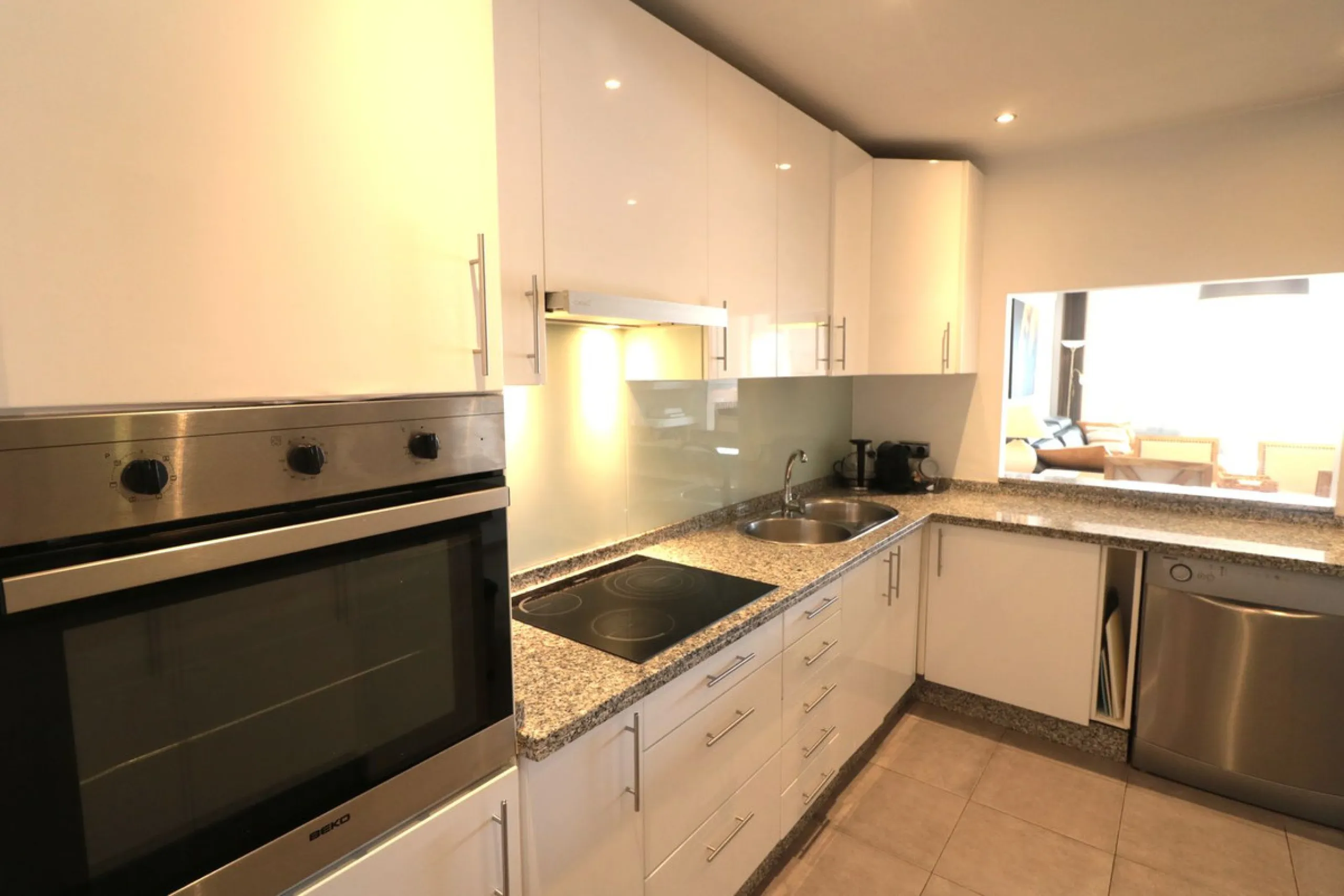 Apartment - Top Floor Apartment в продаже в Estepona, Málaga. В доме 2 спален и 2 ванных комнат. Площадь дома 110 м²