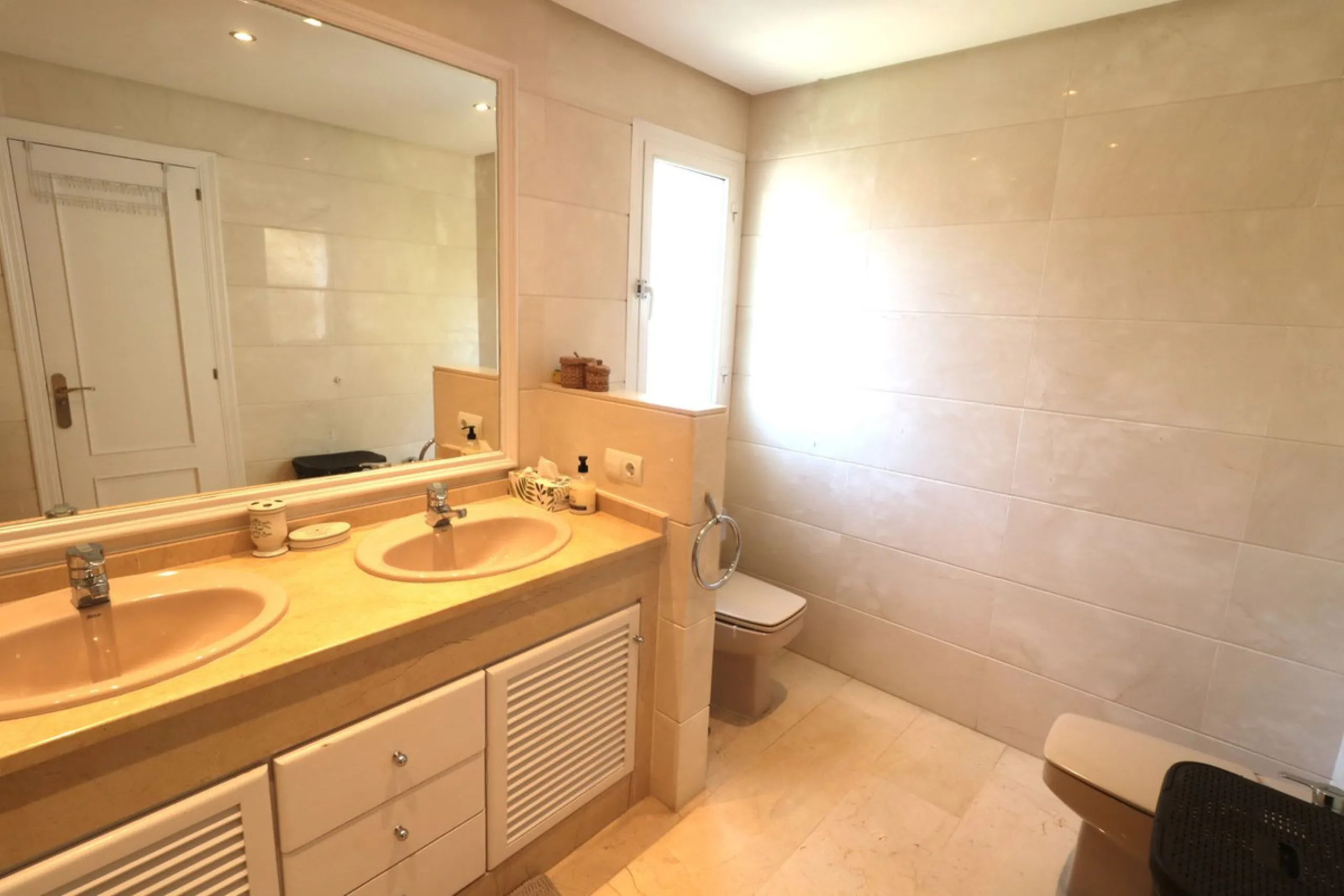 Apartment - Top Floor Apartment в продаже в Estepona, Málaga. В доме 2 спален и 2 ванных комнат. Площадь дома 110 м²