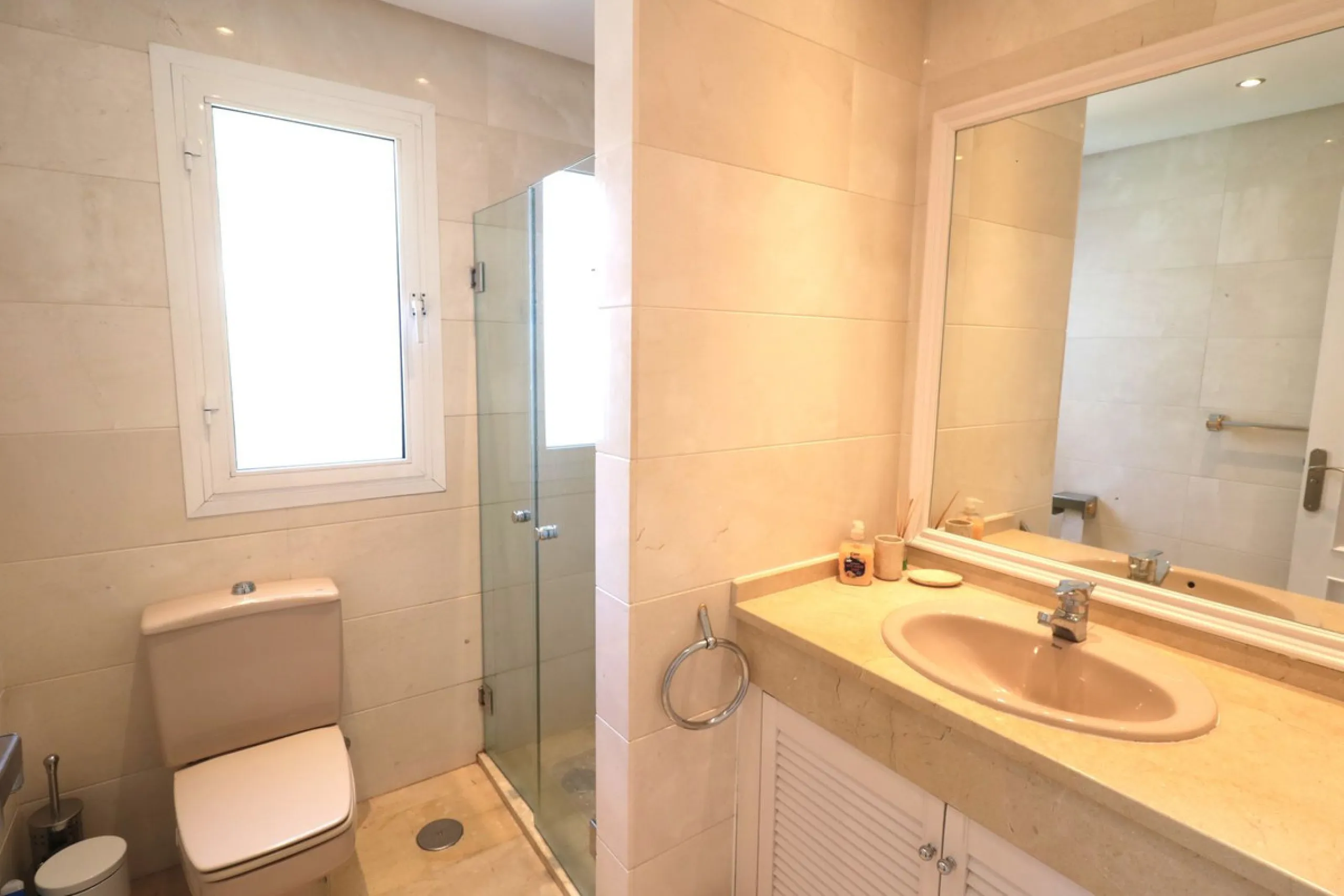 Apartment - Top Floor Apartment в продаже в Estepona, Málaga. В доме 2 спален и 2 ванных комнат. Площадь дома 110 м²