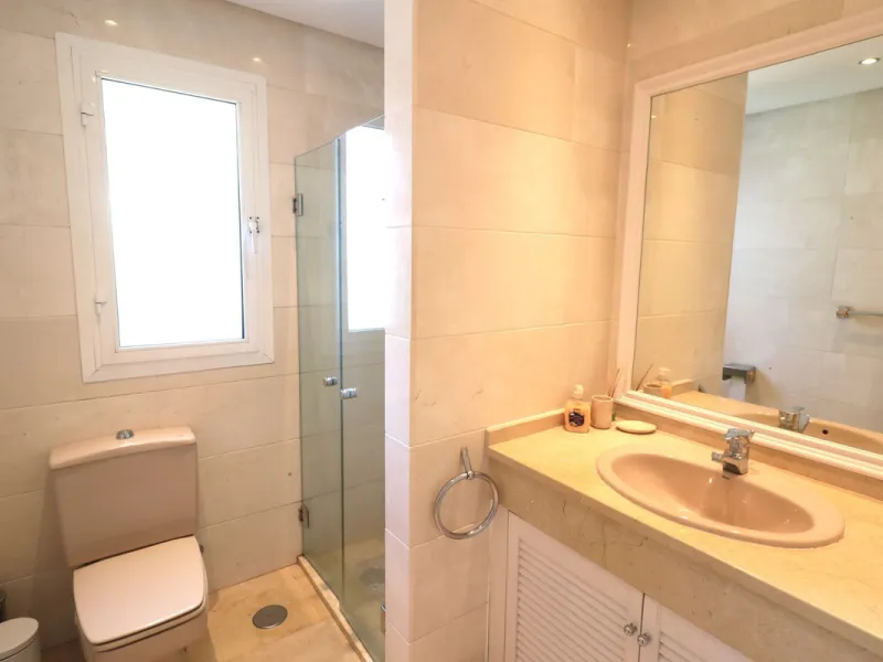 Apartment - Top Floor Apartment в продаже в Estepona, Málaga. В доме 2 спален и 2 ванных комнат. Площадь дома 110 м²
