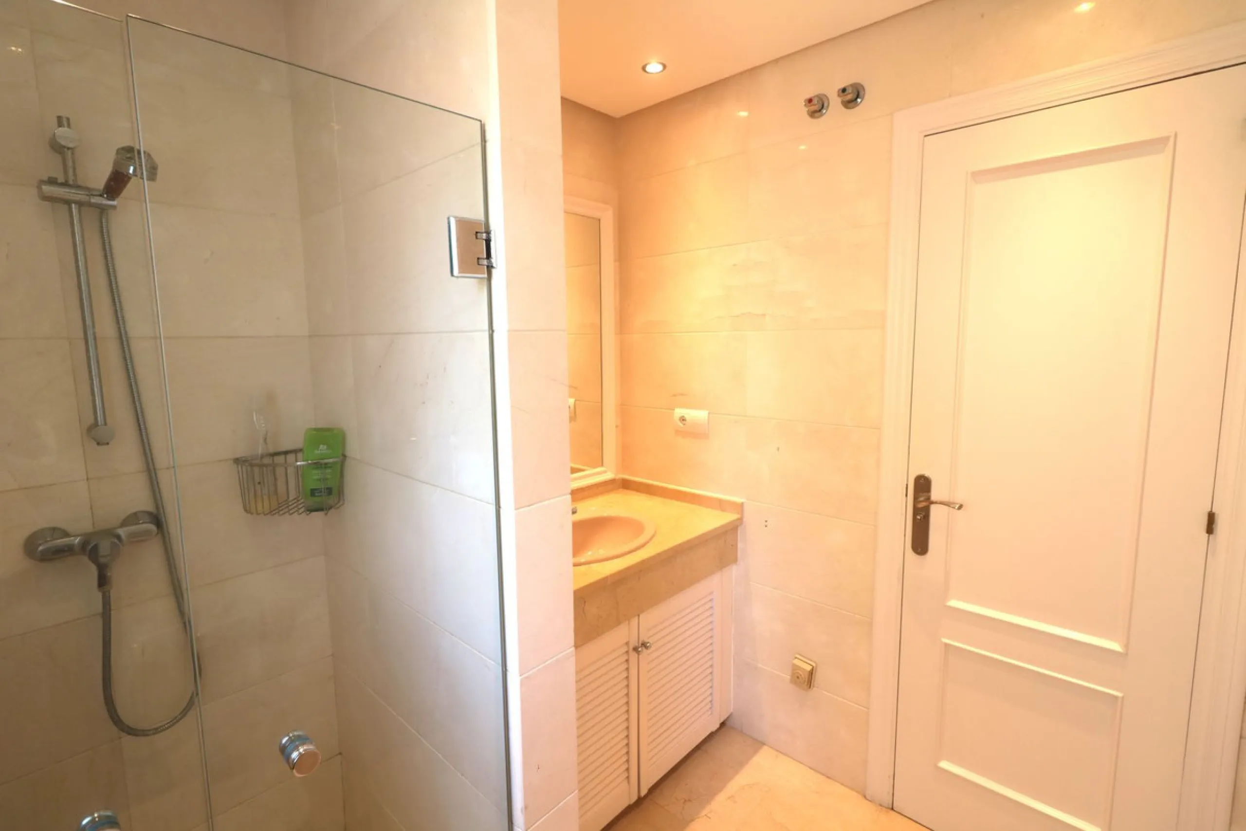 Apartment - Top Floor Apartment в продаже в Estepona, Málaga. В доме 2 спален и 2 ванных комнат. Площадь дома 110 м²