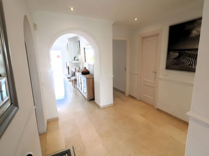 Apartment - Top Floor Apartment в продаже в Estepona, Málaga. В доме 2 спален и 2 ванных комнат. Площадь дома 110 м²