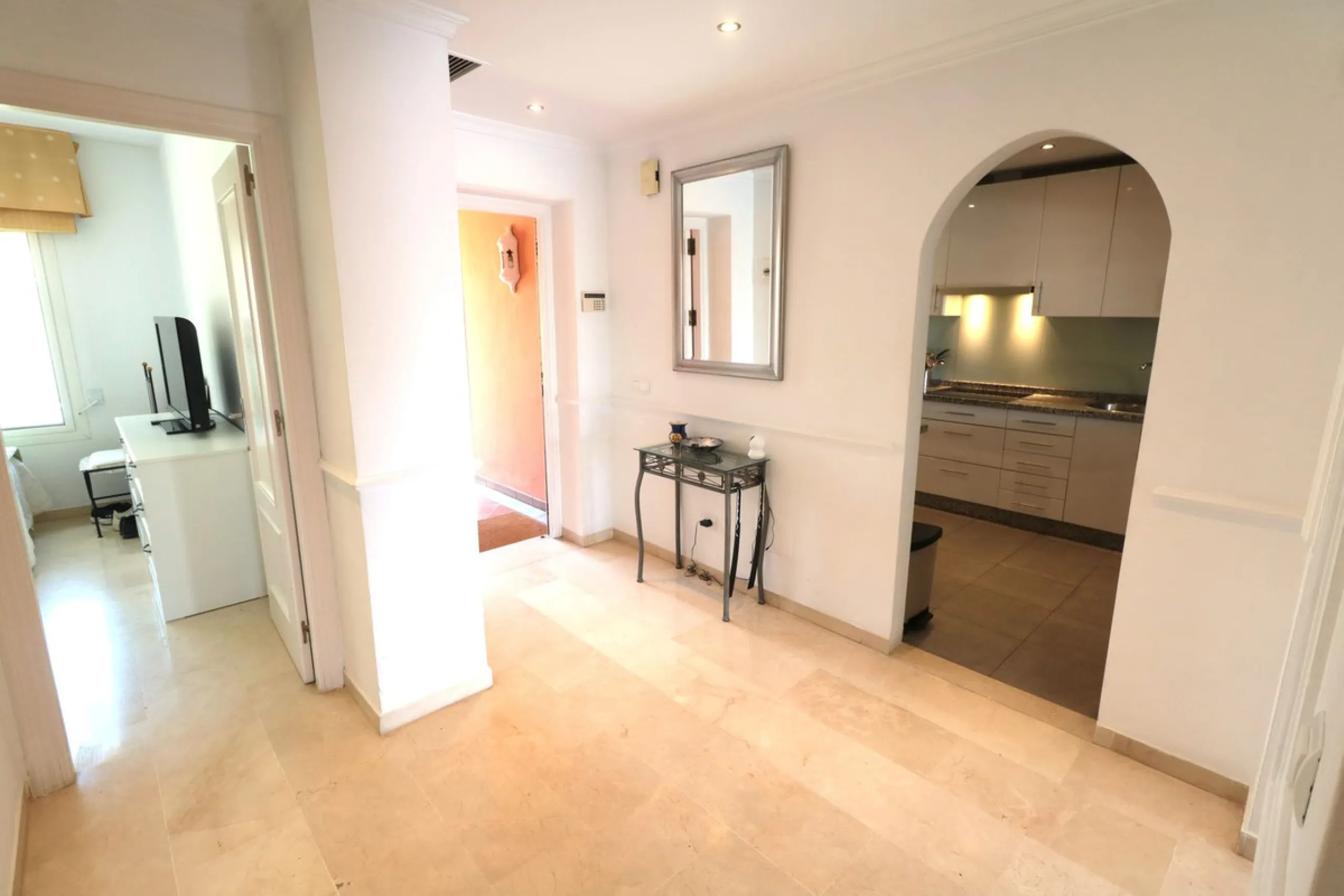 Apartment - Top Floor Apartment в продаже в Estepona, Málaga. В доме 2 спален и 2 ванных комнат. Площадь дома 110 м²