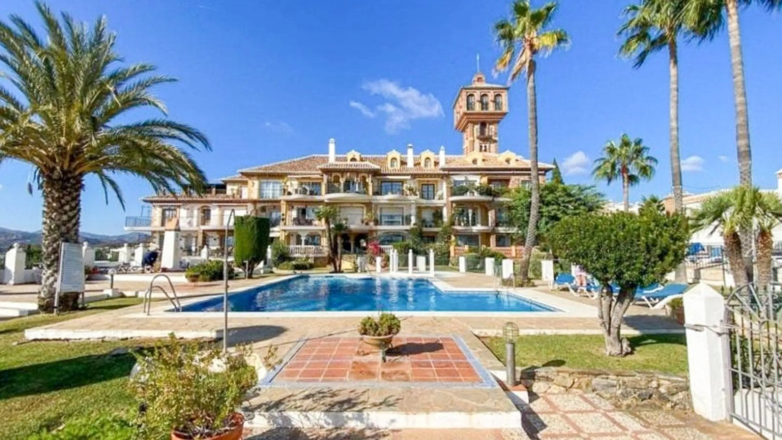 Charming 2 Bedroom 2 Bathroom Townhouse with Sea & Golf Views in Puebla Aida, Mijas Golf