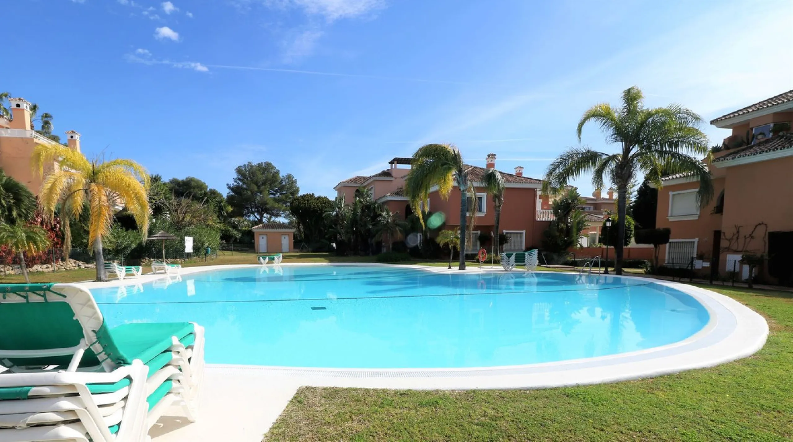 Apartment - Top Floor Apartment в продаже в Estepona, Málaga. В доме 2 спален и 2 ванных комнат. Площадь дома 110 м²