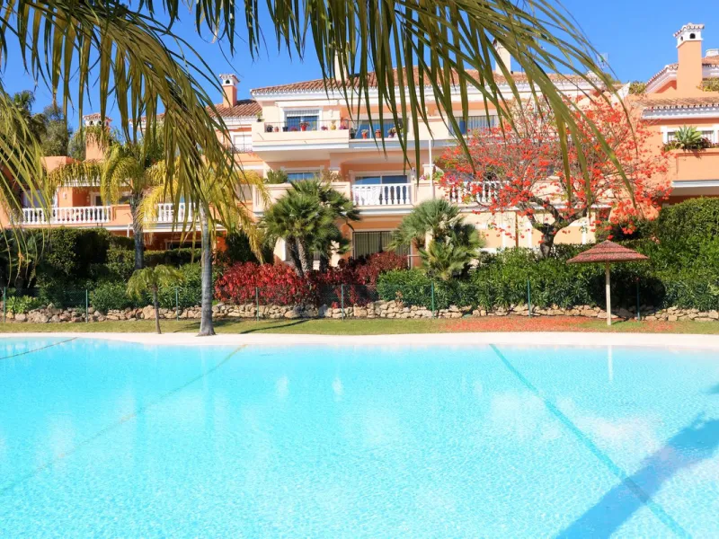 Apartment - Top Floor Apartment в продаже в Estepona, Málaga. В доме 2 спален и 2 ванных комнат. Площадь дома 110 м²