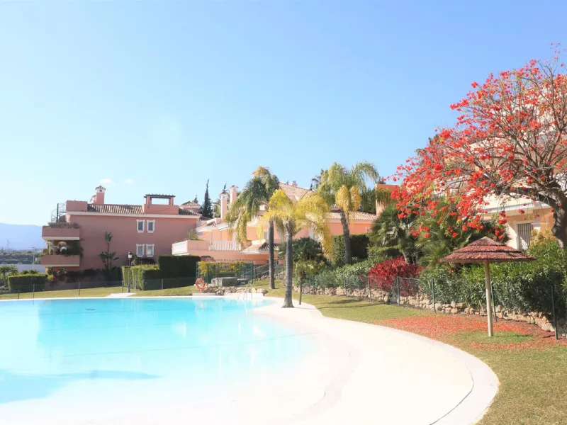 Apartment - Top Floor Apartment в продаже в Estepona, Málaga. В доме 2 спален и 2 ванных комнат. Площадь дома 110 м²