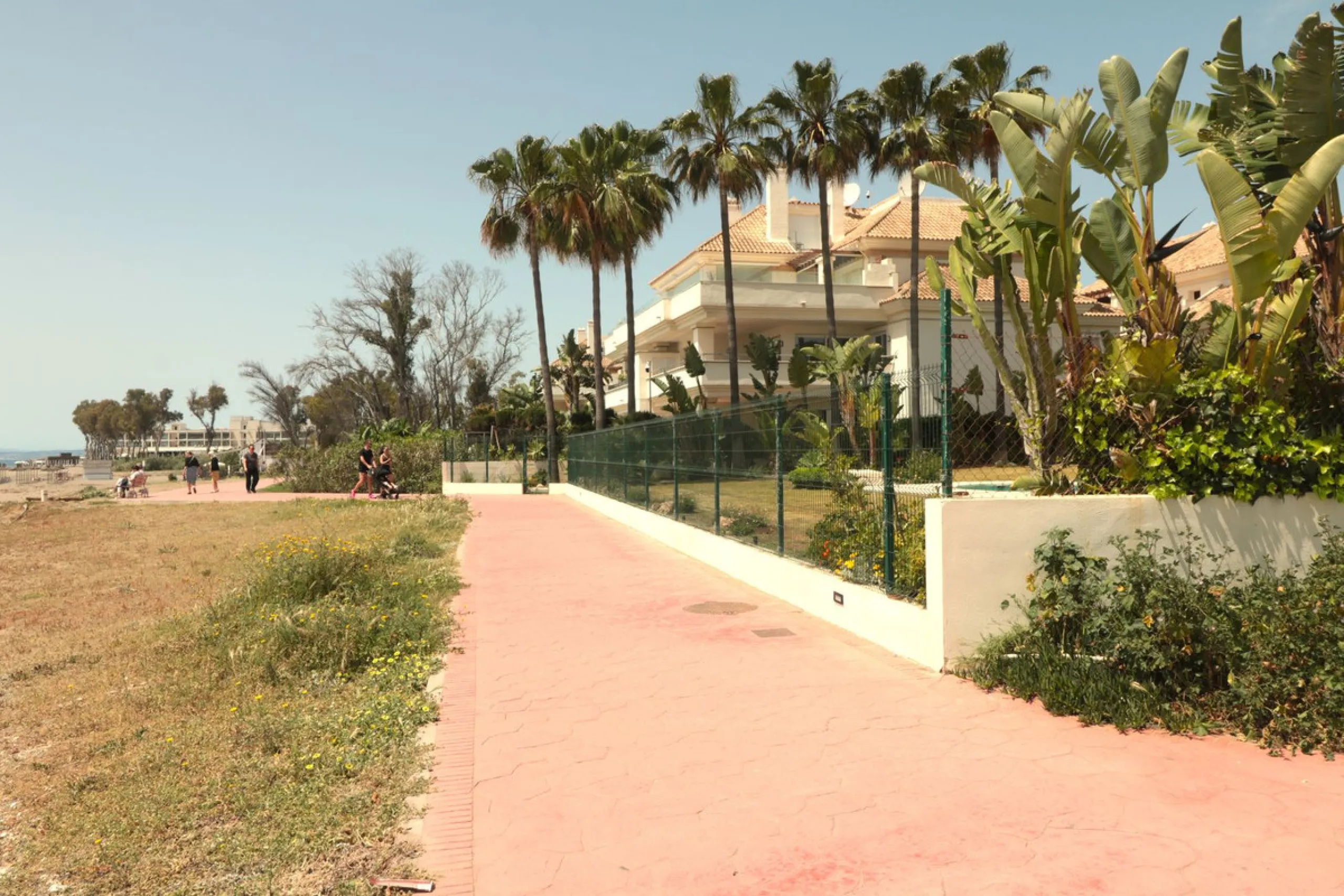 Apartment - Top Floor Apartment в продаже в Estepona, Málaga. В доме 2 спален и 2 ванных комнат. Площадь дома 110 м²