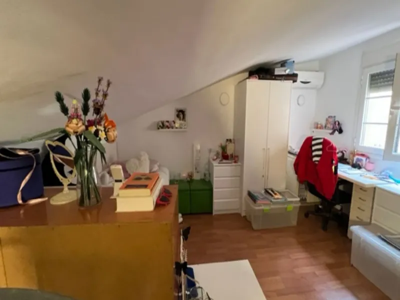 Apartment - Top Floor Apartment в продаже в Málaga, Málaga. В доме 2 спален и 2 ванных комнат. Площадь дома 80 м²
