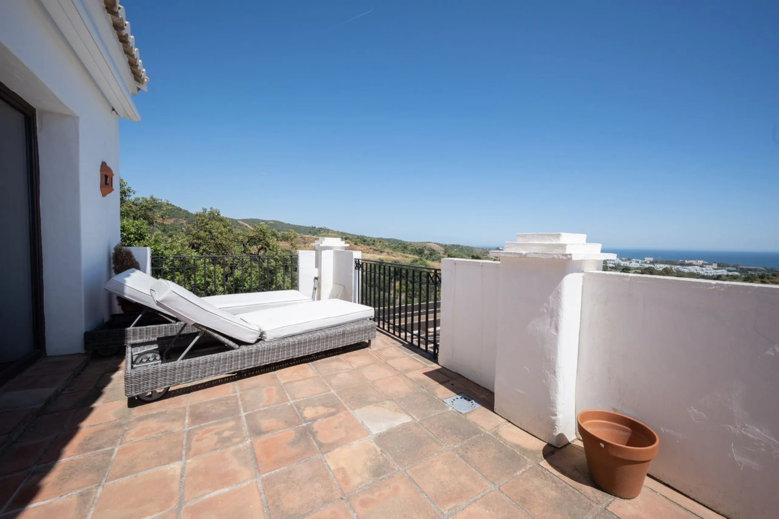 Nestled in the charming Andalusian-style urbanization of Pueblo Los Monteros in Altos de Marbella, this extraordinary apartment blends traditional elegance with modern sophistication. Originally two separate side-by-side duplex properties, this residence 