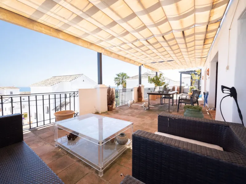Nestled in the charming Andalusian-style urbanization of Pueblo Los Monteros in Altos de Marbella, this extraordinary apartment blends traditional elegance with modern sophistication. Originally two separate side-by-side duplex properties, this residence 
