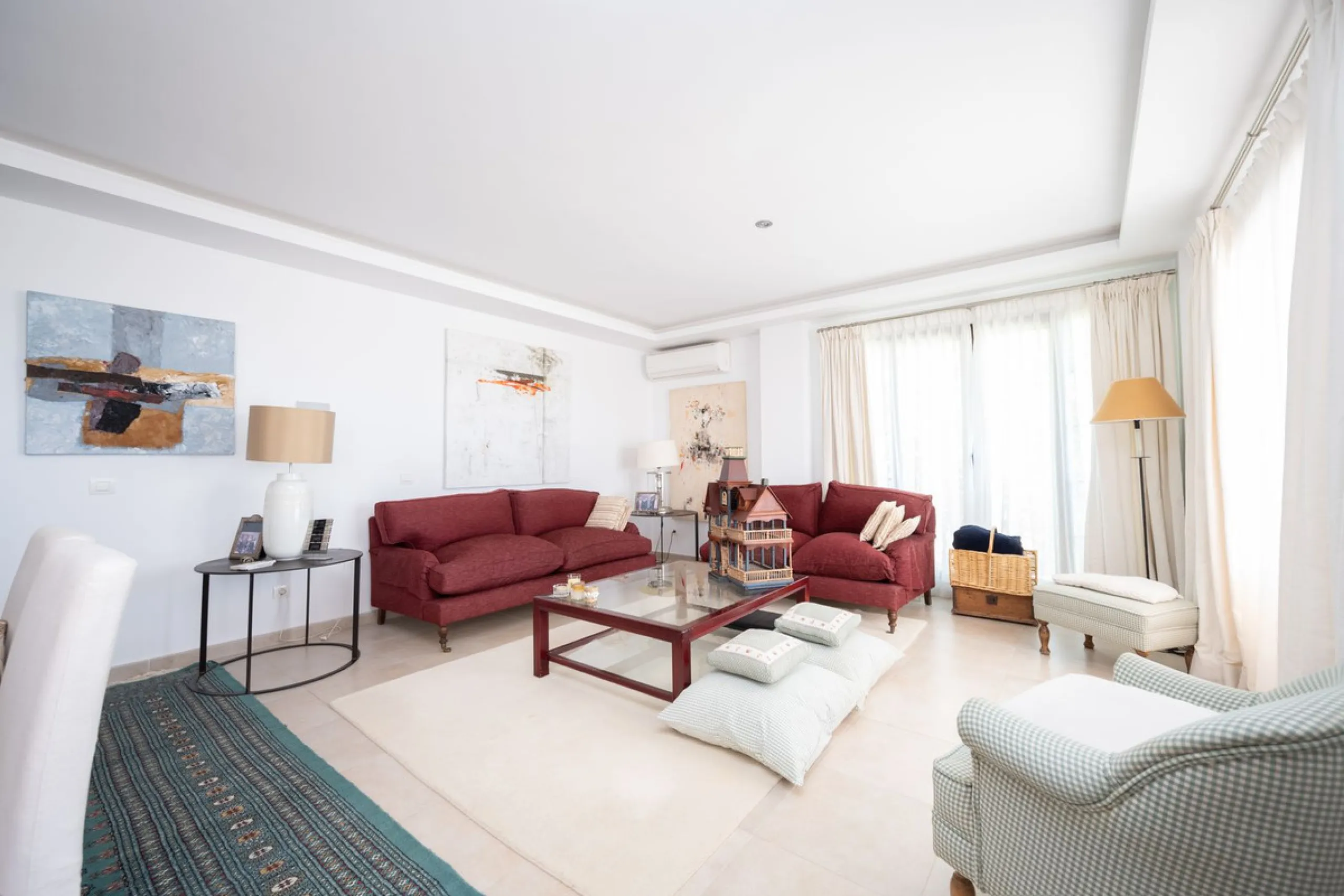 Nestled in the charming Andalusian-style urbanization of Pueblo Los Monteros in Altos de Marbella, this extraordinary apartment blends traditional elegance with modern sophistication. Originally two separate side-by-side duplex properties, this residence 