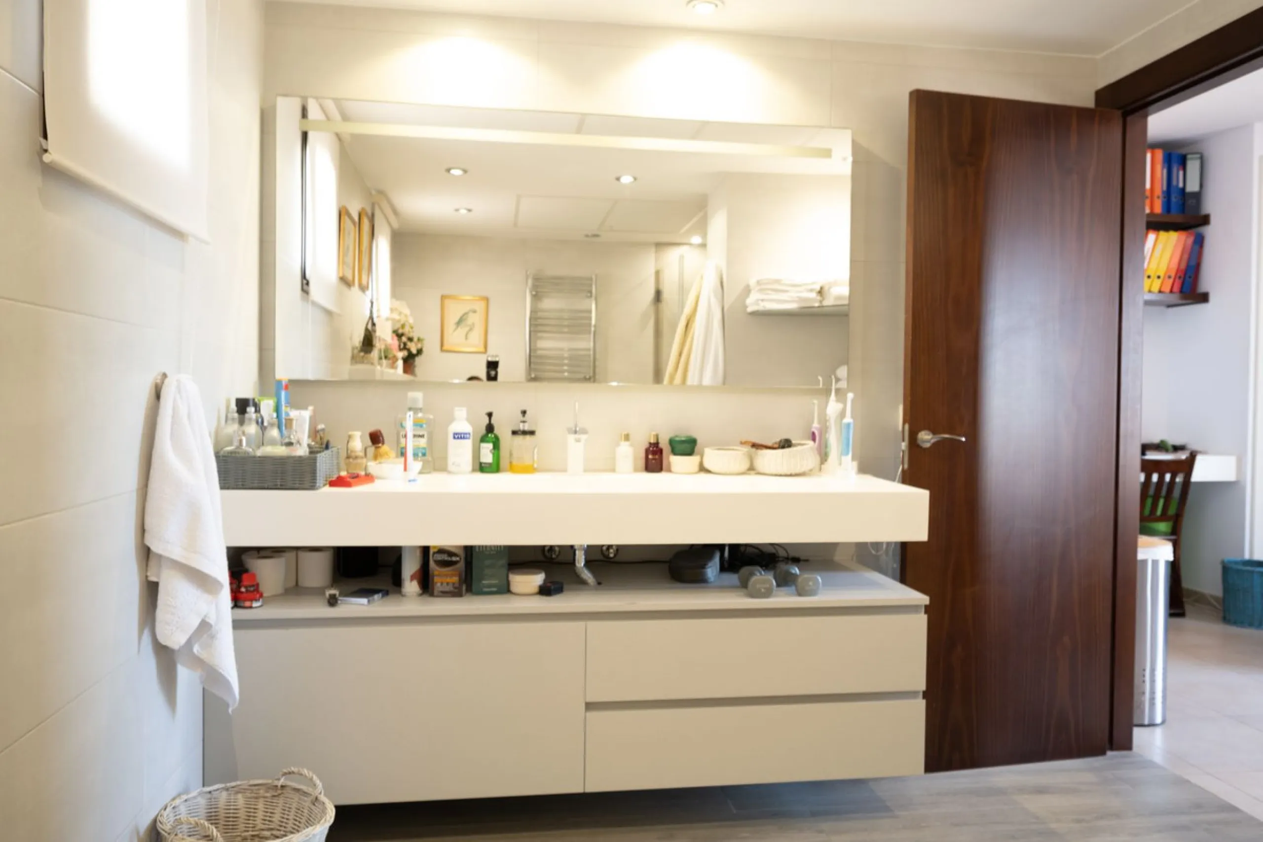 Nestled in the charming Andalusian-style urbanization of Pueblo Los Monteros in Altos de Marbella, this extraordinary apartment blends traditional elegance with modern sophistication. Originally two separate side-by-side duplex properties, this residence 