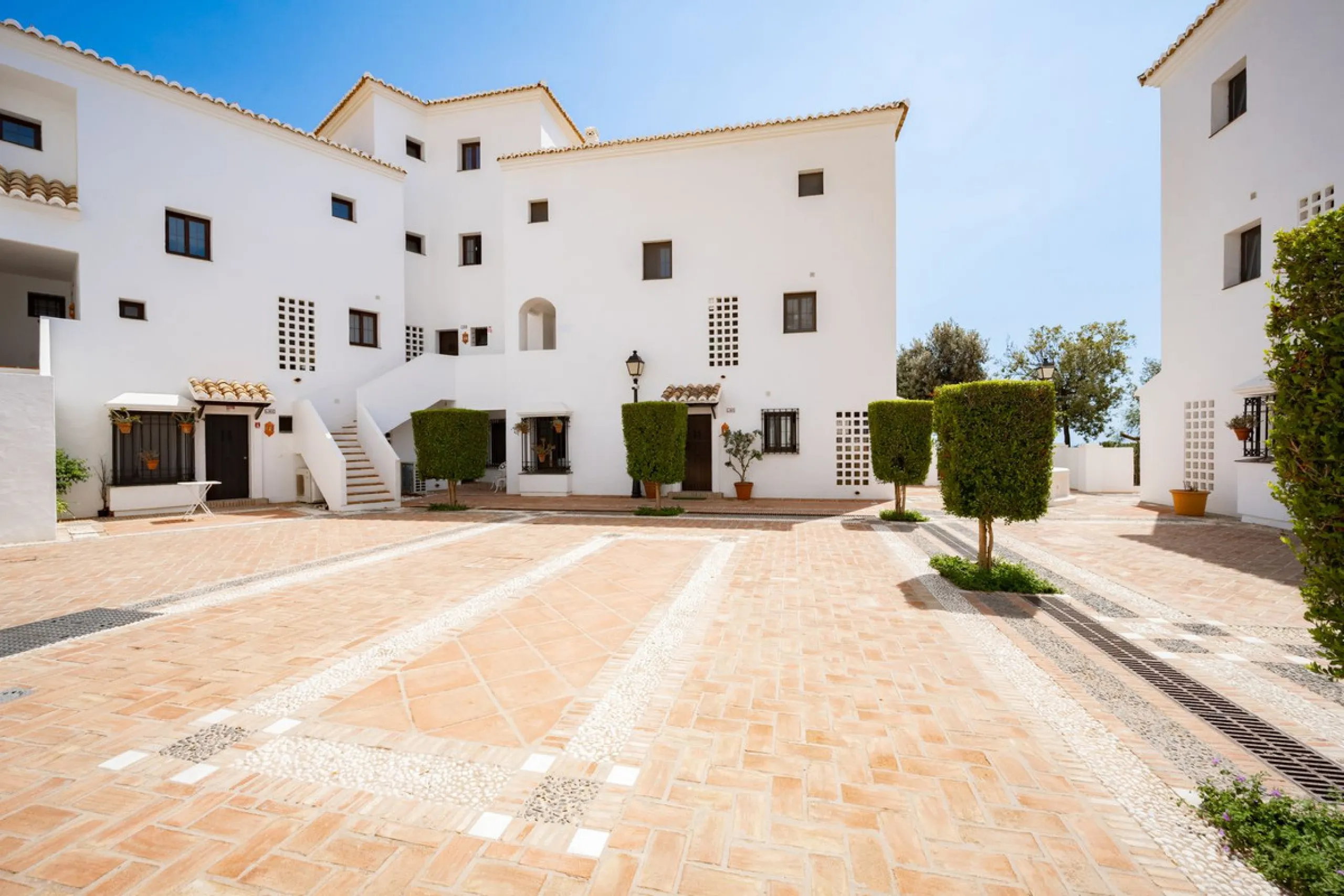 Nestled in the charming Andalusian-style urbanization of Pueblo Los Monteros in Altos de Marbella, this extraordinary apartment blends traditional elegance with modern sophistication. Originally two separate side-by-side duplex properties, this residence 