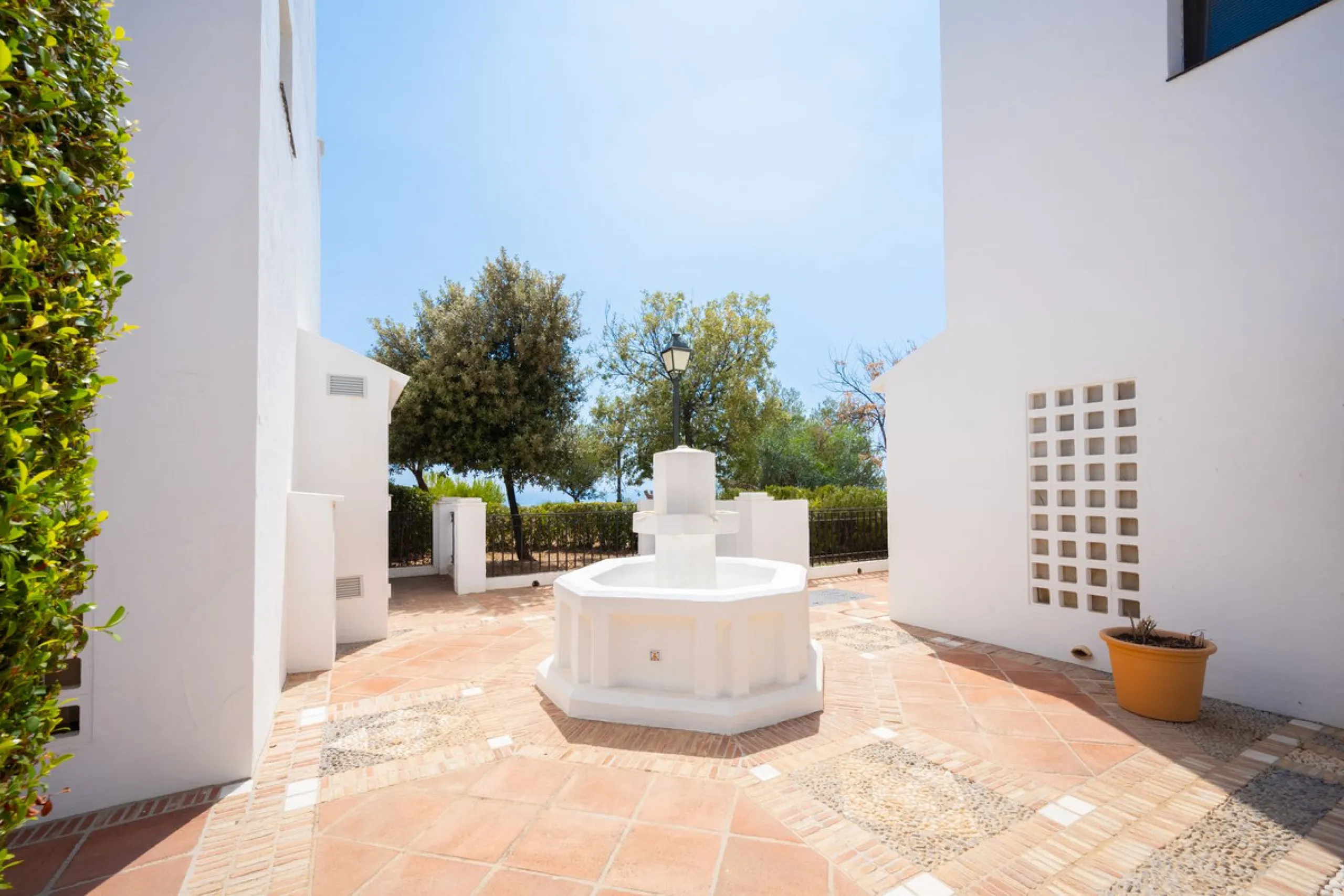 Nestled in the charming Andalusian-style urbanization of Pueblo Los Monteros in Altos de Marbella, this extraordinary apartment blends traditional elegance with modern sophistication. Originally two separate side-by-side duplex properties, this residence 