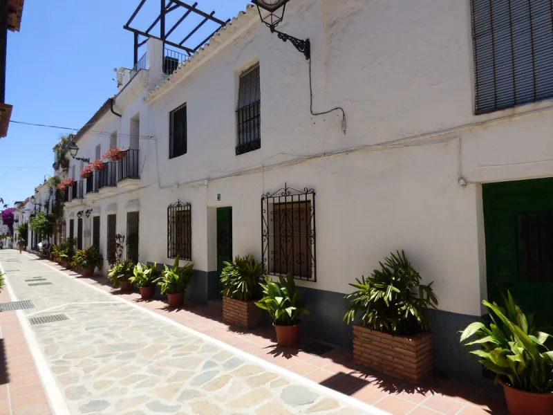 Excellent investment and location for this urban plot!