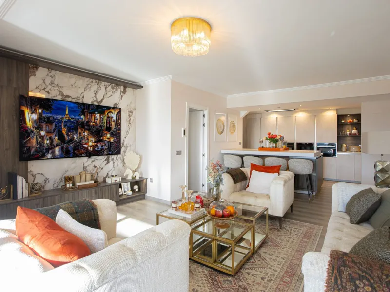 Located within one of the most prestigious developments on the Costa del Sol, this refined apartment in Acosta Los Flamingos offers a perfect blend of contemporary elegance, privacy, and natural surroundings.