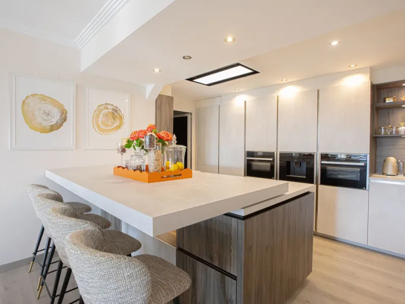 Located within one of the most prestigious developments on the Costa del Sol, this refined apartment in Acosta Los Flamingos offers a perfect blend of contemporary elegance, privacy, and natural surroundings.