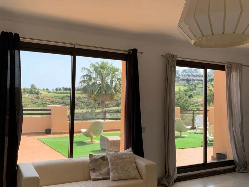 Large and beautiful corner penthouse in Calanova Golf in a typical Andalucian style all in one floor. The community allow short and long term rental. The property is situated in the hills behind La Cala de Mijas, just 5-7 drive from town and next to Calan
