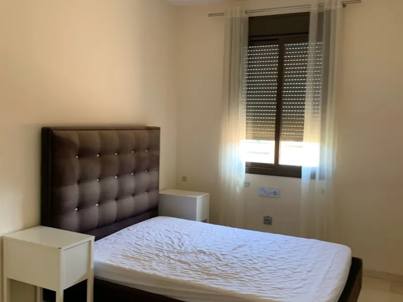 Large and beautiful corner penthouse in Calanova Golf in a typical Andalucian style all in one floor. The community allow short and long term rental. The property is situated in the hills behind La Cala de Mijas, just 5-7 drive from town and next to Calan