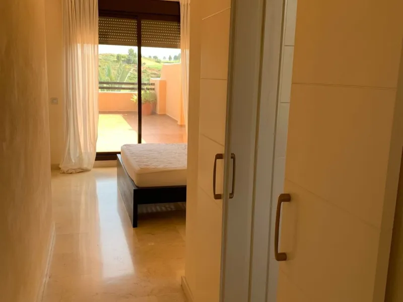 Large and beautiful corner penthouse in Calanova Golf in a typical Andalucian style all in one floor. The community allow short and long term rental. The property is situated in the hills behind La Cala de Mijas, just 5-7 drive from town and next to Calan