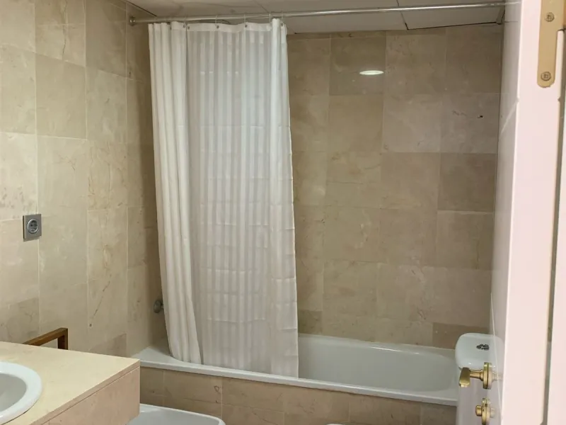 Large and beautiful corner penthouse in Calanova Golf in a typical Andalucian style all in one floor. The community allow short and long term rental. The property is situated in the hills behind La Cala de Mijas, just 5-7 drive from town and next to Calan