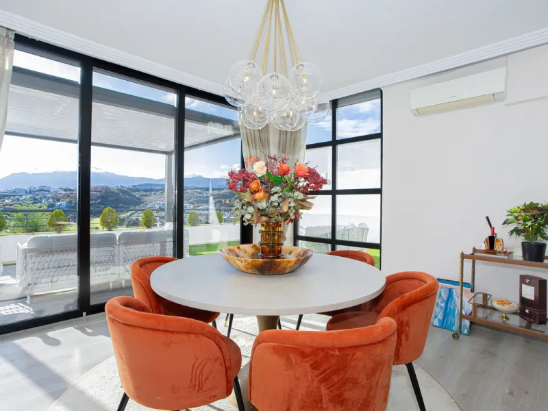 Located within one of the most prestigious developments on the Costa del Sol, this refined apartment in Acosta Los Flamingos offers a perfect blend of contemporary elegance, privacy, and natural surroundings.