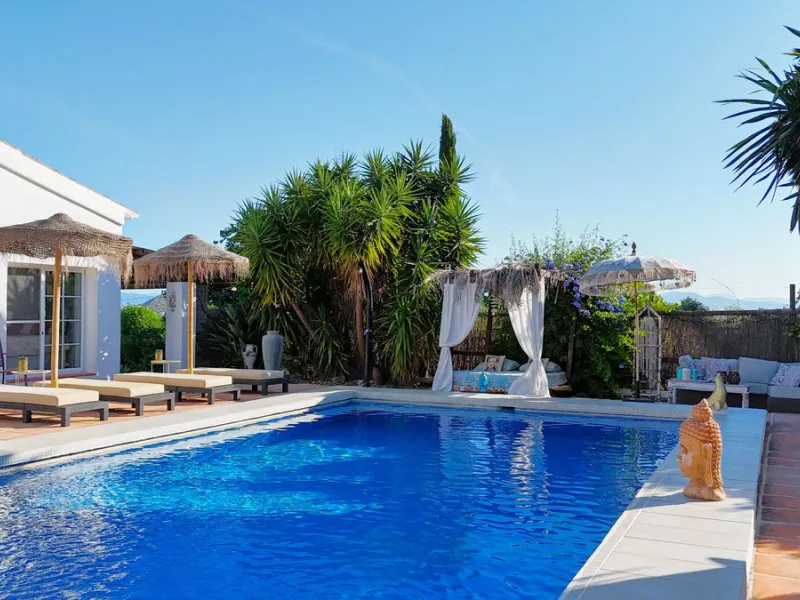 Holiday rental business opportunity: Licensed country house with growth potential in the best area of ​​Alhaurin.