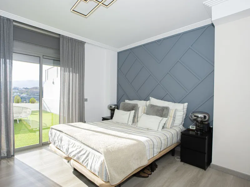 Located within one of the most prestigious developments on the Costa del Sol, this refined apartment in Acosta Los Flamingos offers a perfect blend of contemporary elegance, privacy, and natural surroundings.
