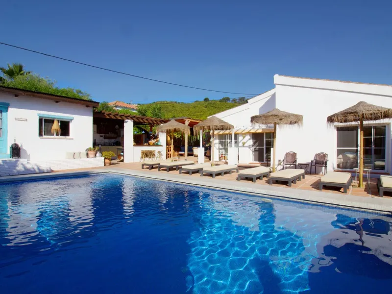 Holiday rental business opportunity: Licensed country house with growth potential in the best area of ​​Alhaurin.