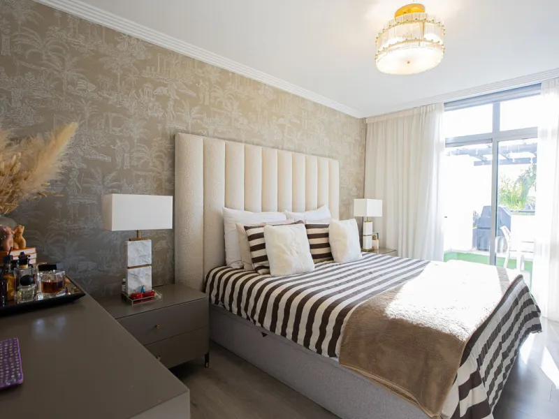 Located within one of the most prestigious developments on the Costa del Sol, this refined apartment in Acosta Los Flamingos offers a perfect blend of contemporary elegance, privacy, and natural surroundings.