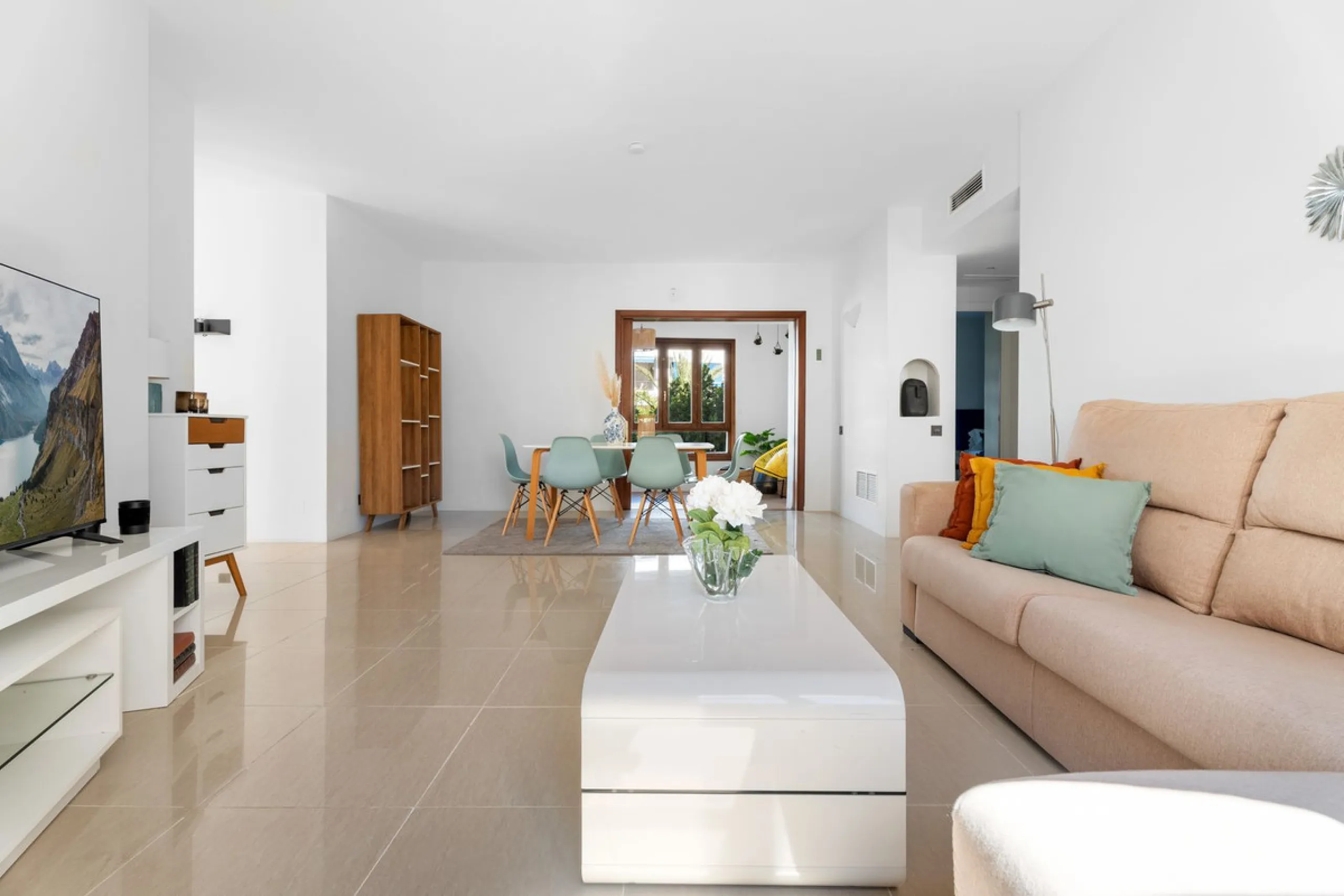 Apartment - Middle Floor Apartment в продаже в Marbella, Málaga. В доме 3 спален и 2 ванных комнат. Площадь дома 129 м²