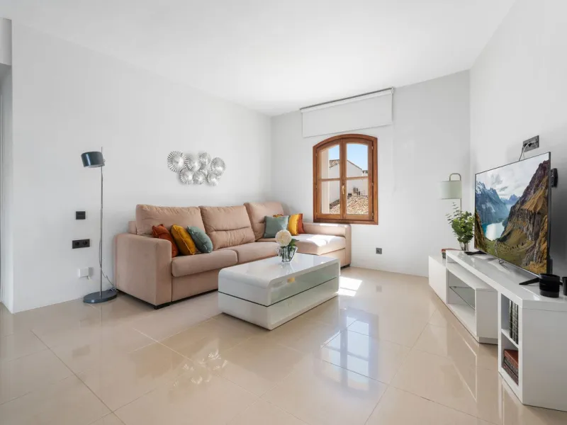 Apartment - Middle Floor Apartment в продаже в Marbella, Málaga. В доме 3 спален и 2 ванных комнат. Площадь дома 129 м²