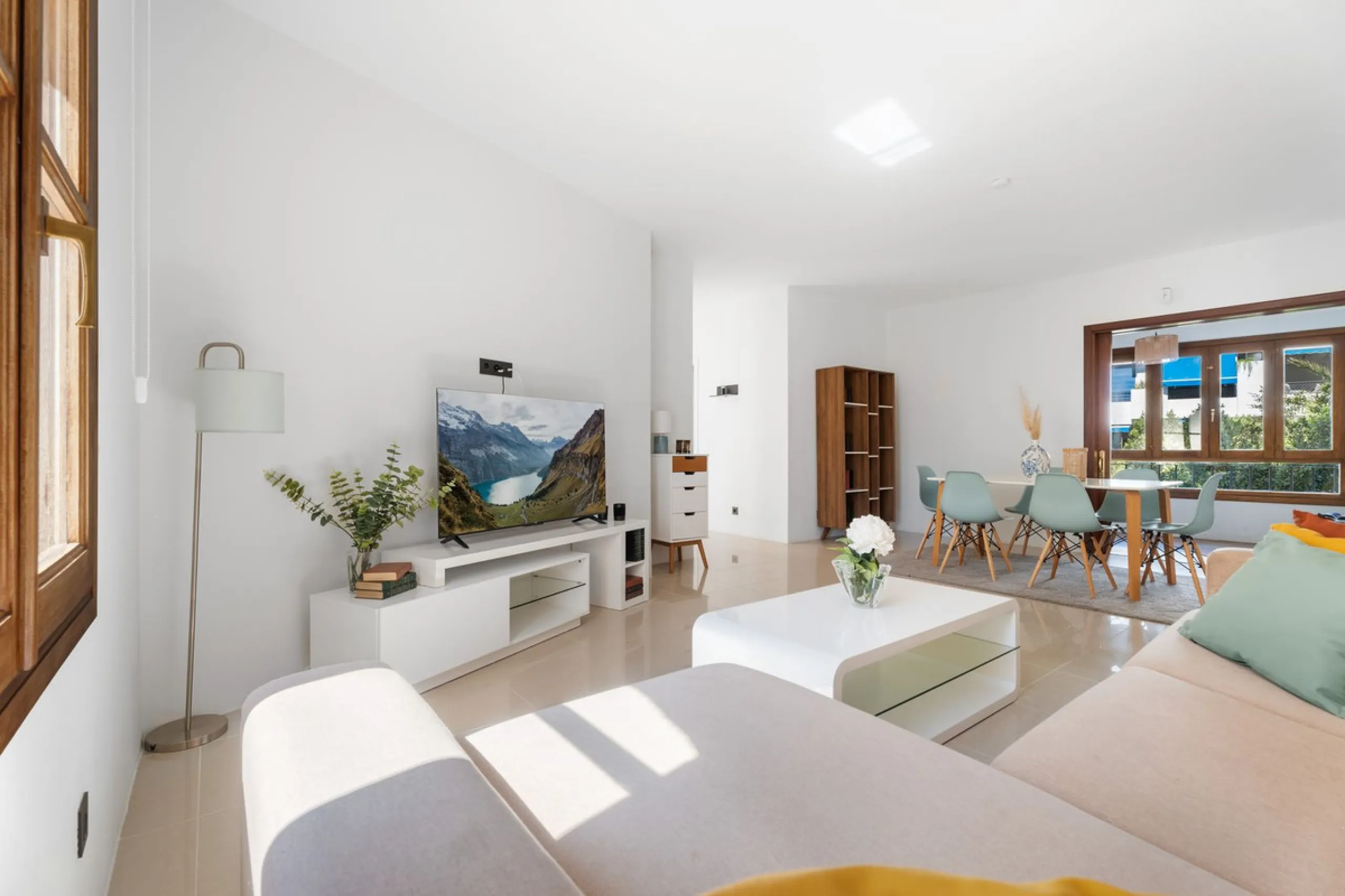 Apartment - Middle Floor Apartment в продаже в Marbella, Málaga. В доме 3 спален и 2 ванных комнат. Площадь дома 129 м²