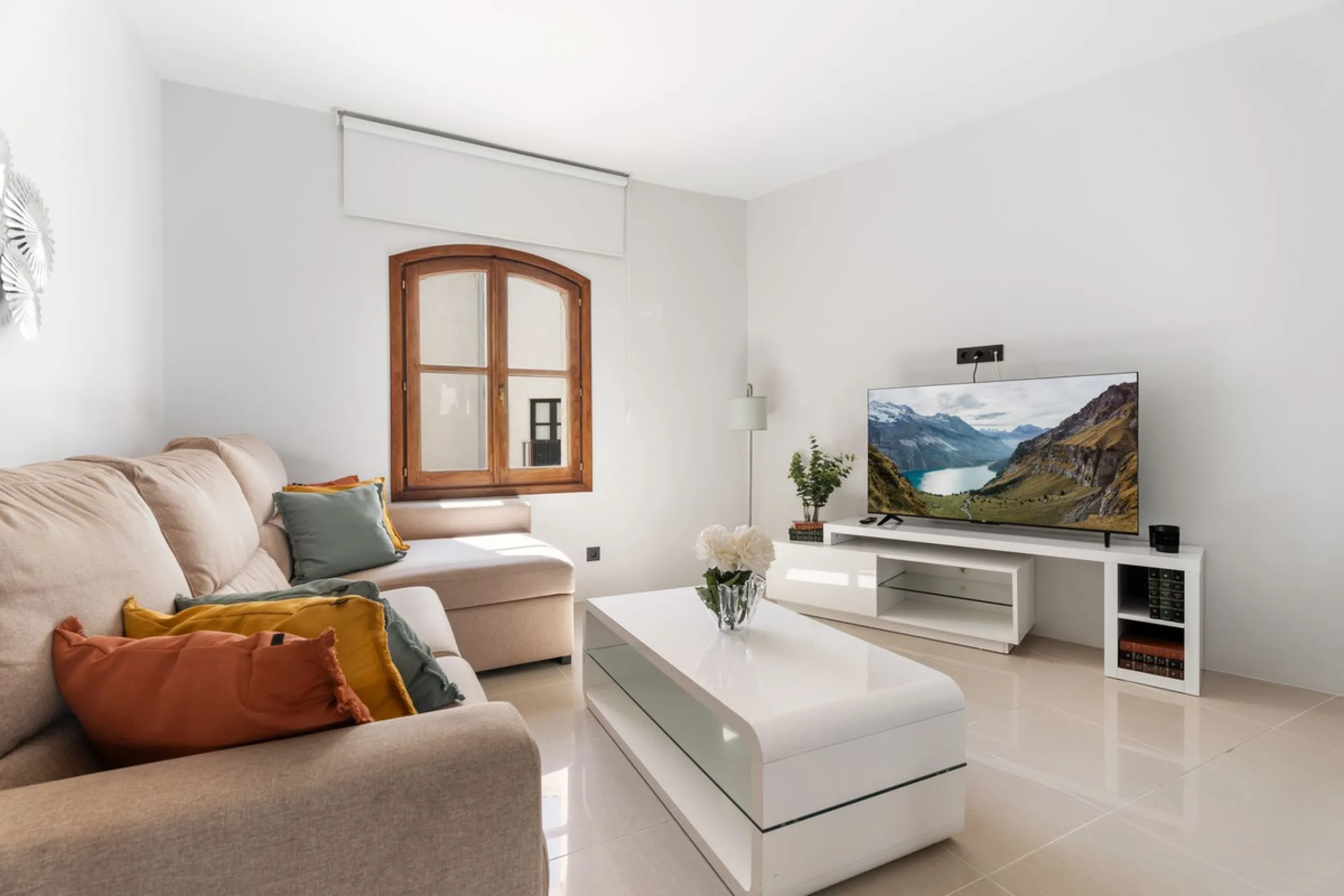 Apartment - Middle Floor Apartment в продаже в Marbella, Málaga. В доме 3 спален и 2 ванных комнат. Площадь дома 129 м²