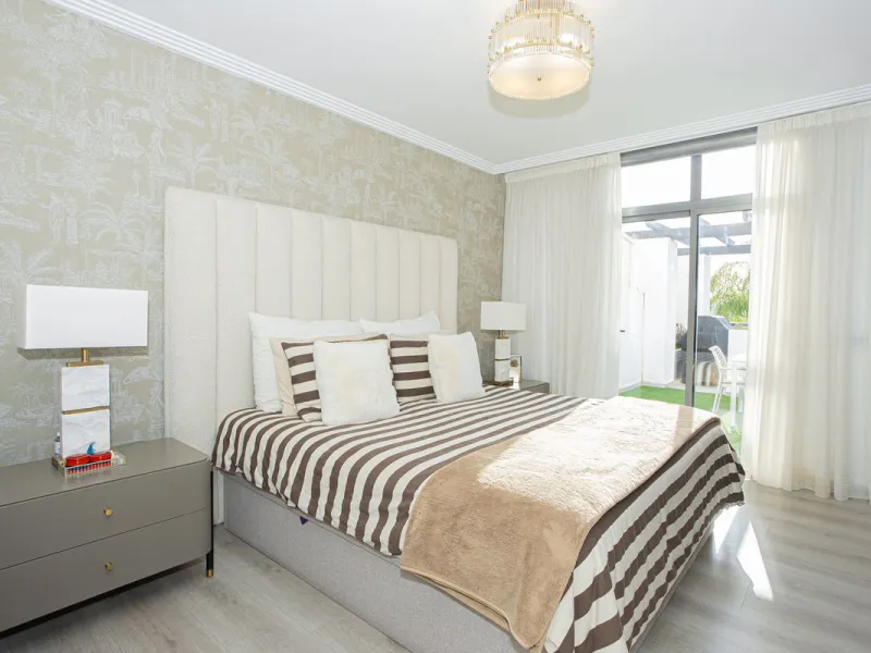 Located within one of the most prestigious developments on the Costa del Sol, this refined apartment in Acosta Los Flamingos offers a perfect blend of contemporary elegance, privacy, and natural surroundings.